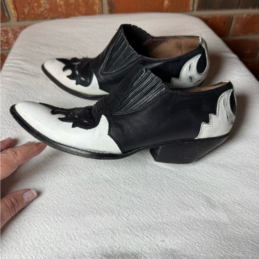Guess Black & White Western Ankle Booties: 90s Leather Cutout Size 81/2B Cowgirl - Picture 5 of 8